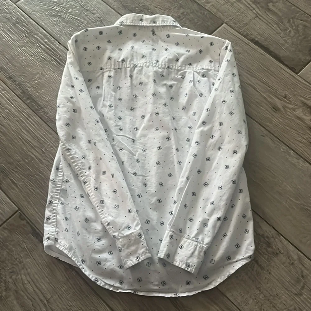 EUC bundle of 2 The Children’s Place button downs, sz 7/8